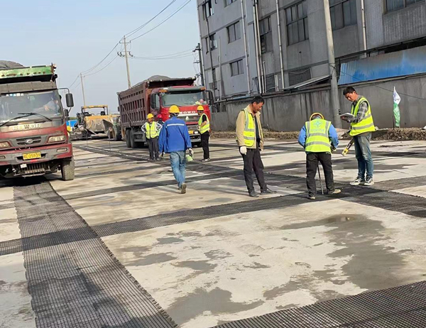 昌江老材料的新故事：玻璃纤维土工格栅如何在‘白改黑’浪潮中重获新生？